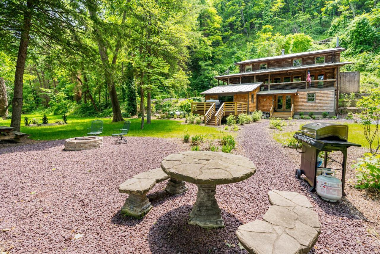 Riverside Log Cabin W Hot Tub Fire Pit Huge Deck Rileyville Exterior foto